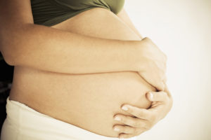 К чему снится беременность своя и шевеление ребенка в животе