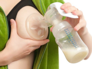 Как правильно сцеживать грудное молоко при мастите