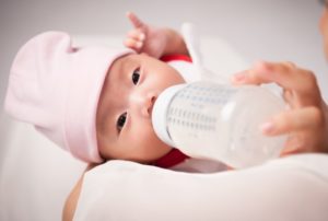 Можно ли допаивать новорожденного водой