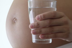Сколько жидкости можно пить во время беременности