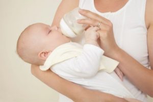 Можно ли кормить ребенка чужим грудным молоком