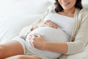 Из за чего женщины беременеют