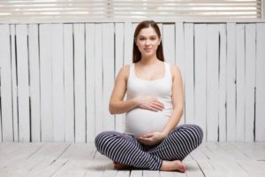 Можно ли сидеть в позе лотоса при беременности