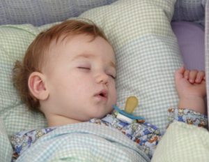 Почему ребенок во сне трясется