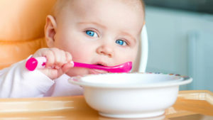 Ребенок не ест кашу прикорм что делать