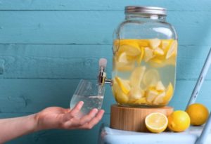 Можно ли пить беременным воду с лимоном