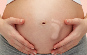 К чему снится беременность своя и шевеление ребенка в животе