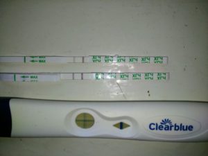 Тест на беременность положительный но пошли месячные с задержкой