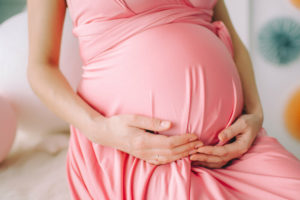 Из за чего женщины беременеют
