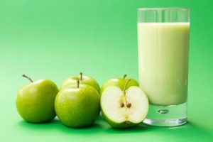 Можно ли пить яблочный сок при грудном вскармливании
