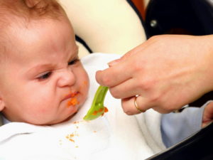 Что делать если ребенок в 6 месяцев не ест прикорм