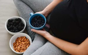 Миндаль при беременности – польза и вред