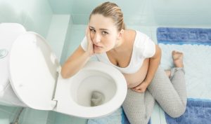 Можно ли тужиться в туалете при беременности на ранних сроках