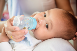 Можно ли допаивать новорожденного водой