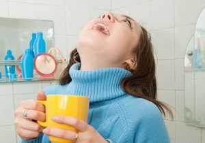 Чем можно полоскать горло беременным при простуде
