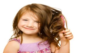 Волосы у ребенка на лбу