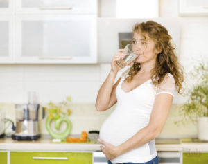 Почему беременной хочется пить воду постоянно